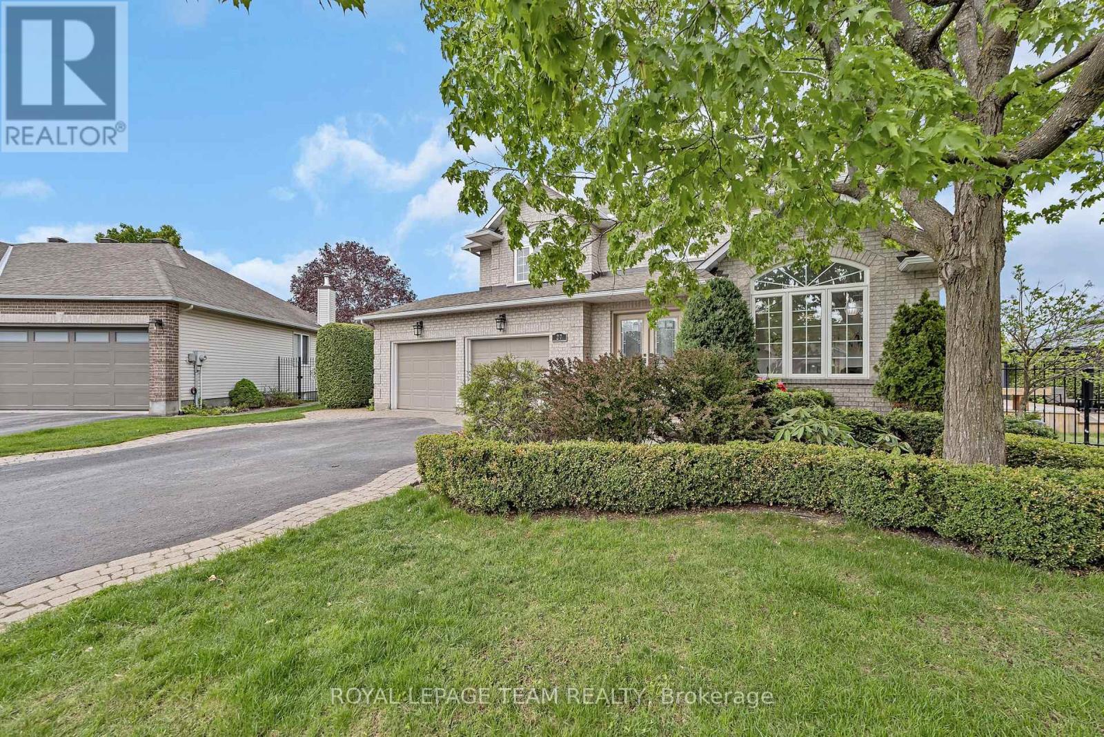 27 Heritage Grove Crescent, Ottawa, Ontario  K2S 1R2 - Photo 3 - X12293928