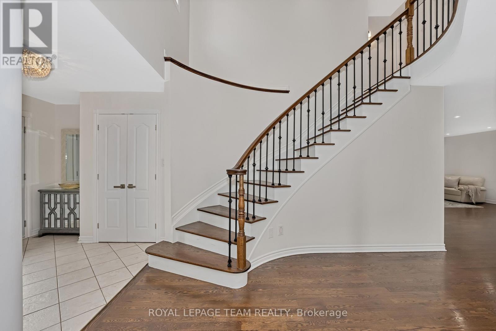 27 Heritage Grove Crescent, Ottawa, Ontario  K2S 1R2 - Photo 5 - X12293928