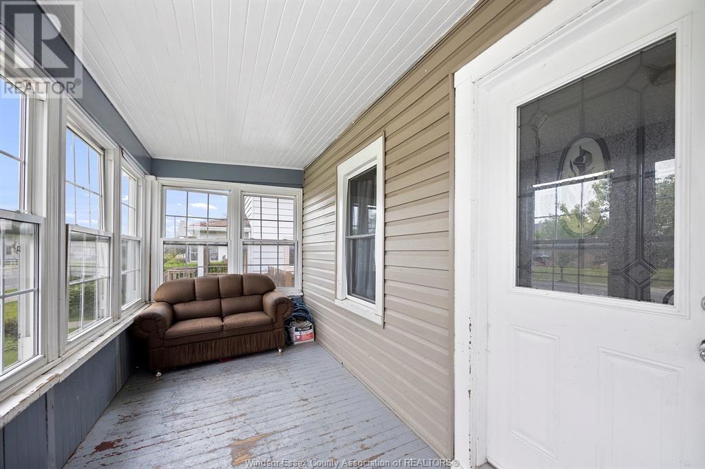 Property at 110 ERIE STREET South image 5