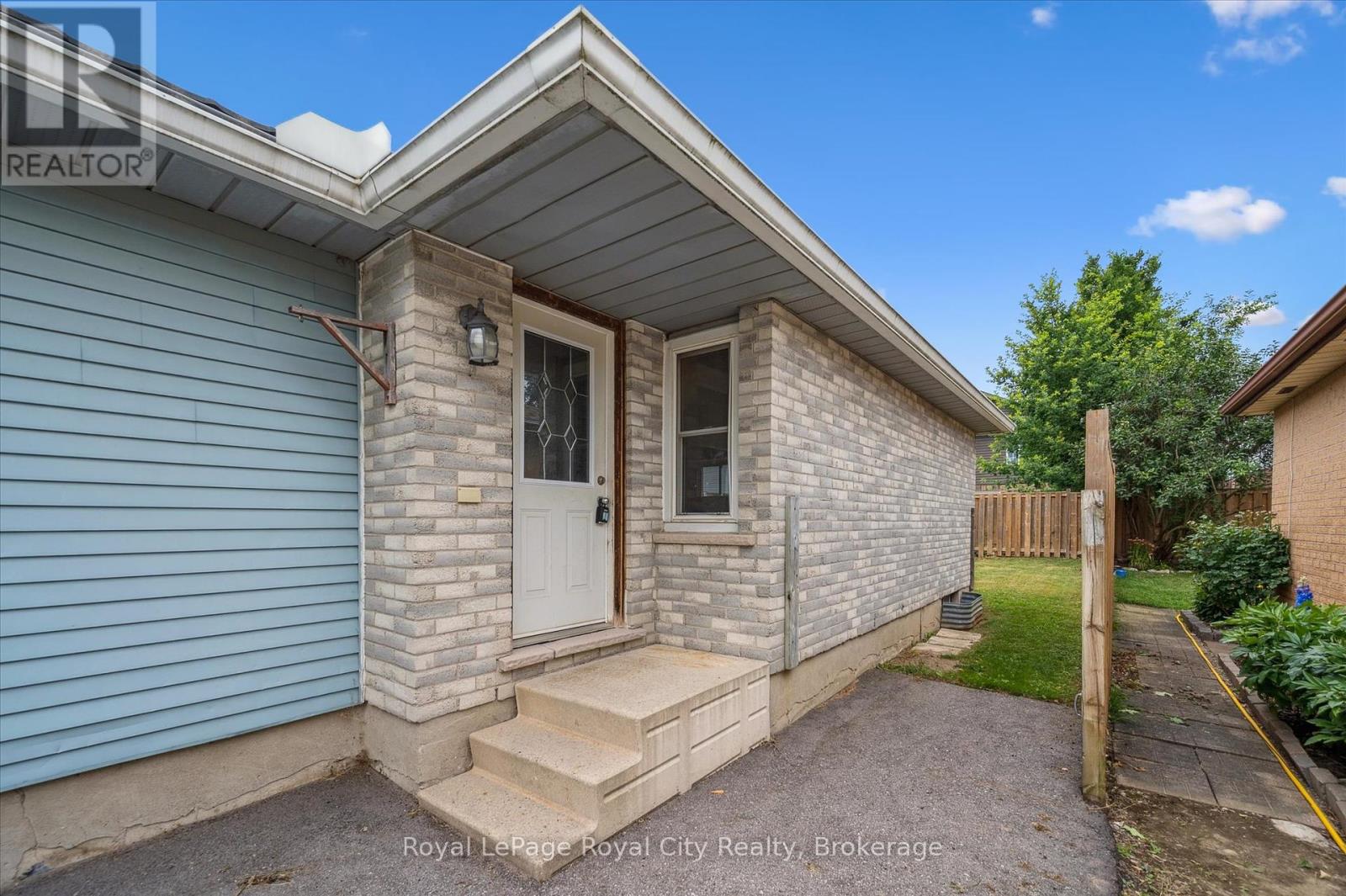 289 Strathallan Street, Centre Wellington, Ontario  N1M 3L6 - Photo 2 - X12293889