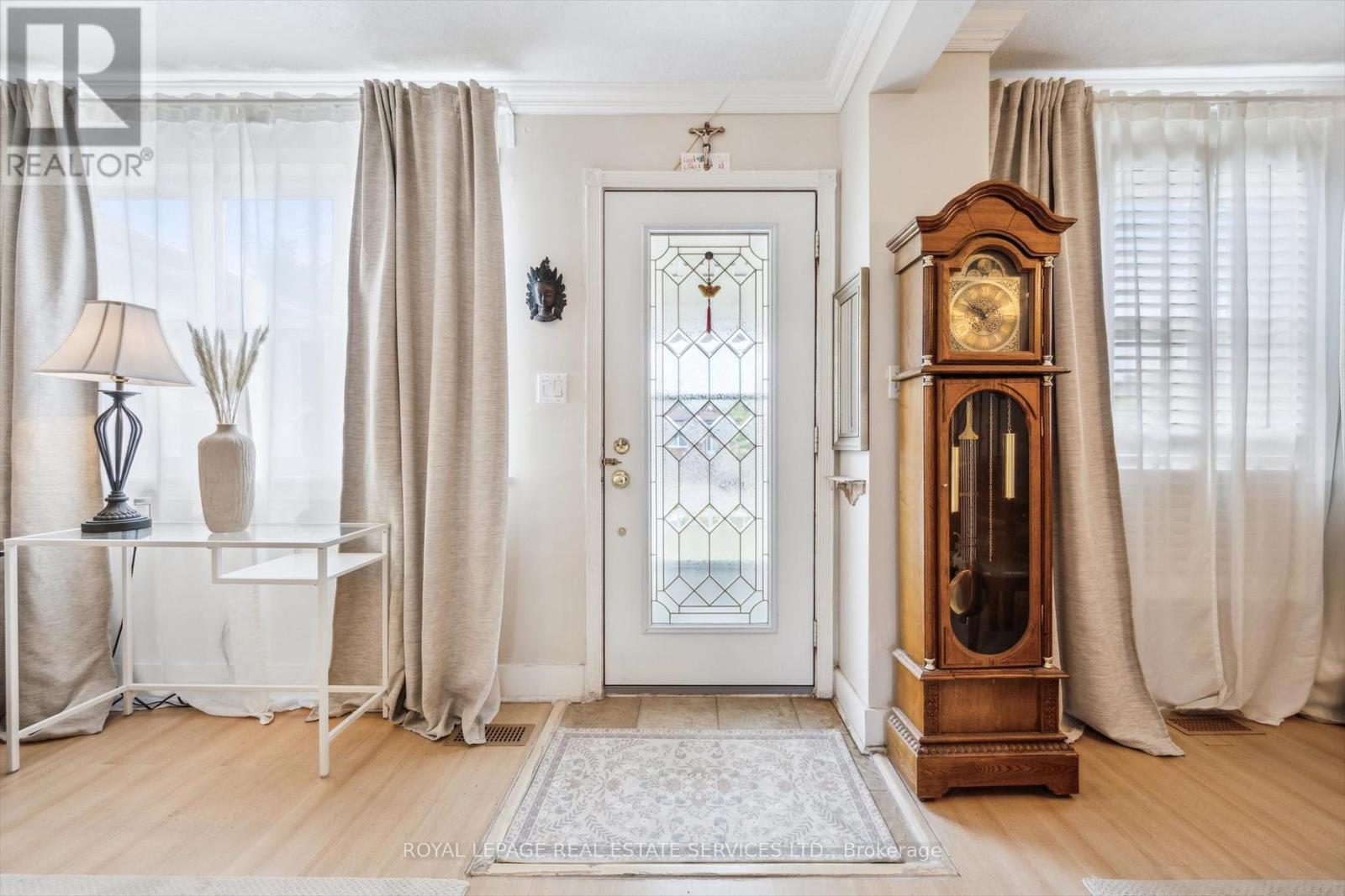 1059 Westmount Avenue, Mississauga, Ontario  L5E 1X5 - Photo 10 - W12293713