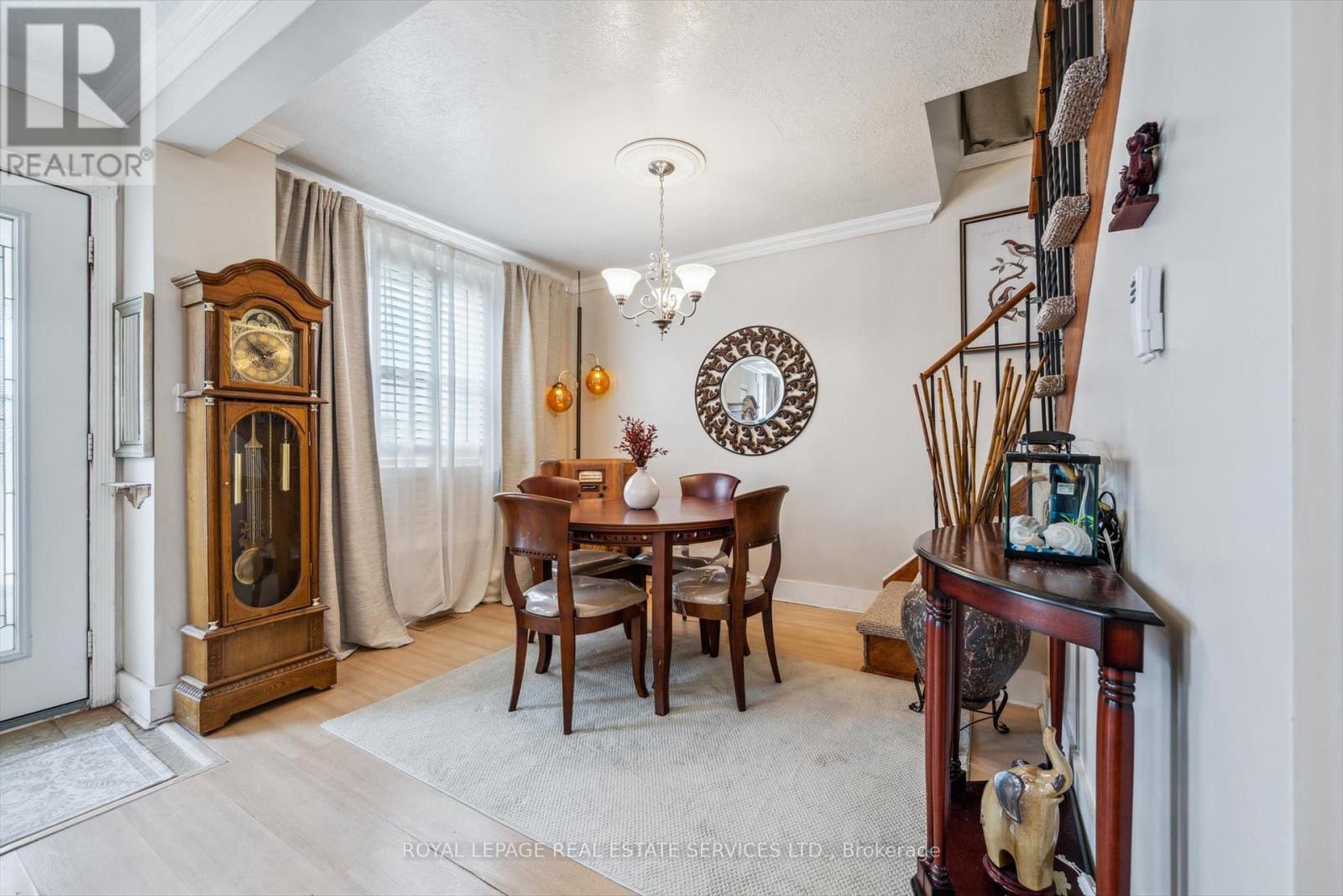 1059 Westmount Avenue, Mississauga, Ontario  L5E 1X5 - Photo 15 - W12293713