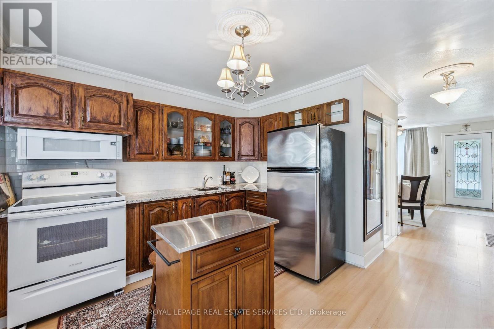 1059 Westmount Avenue, Mississauga, Ontario  L5E 1X5 - Photo 17 - W12293713