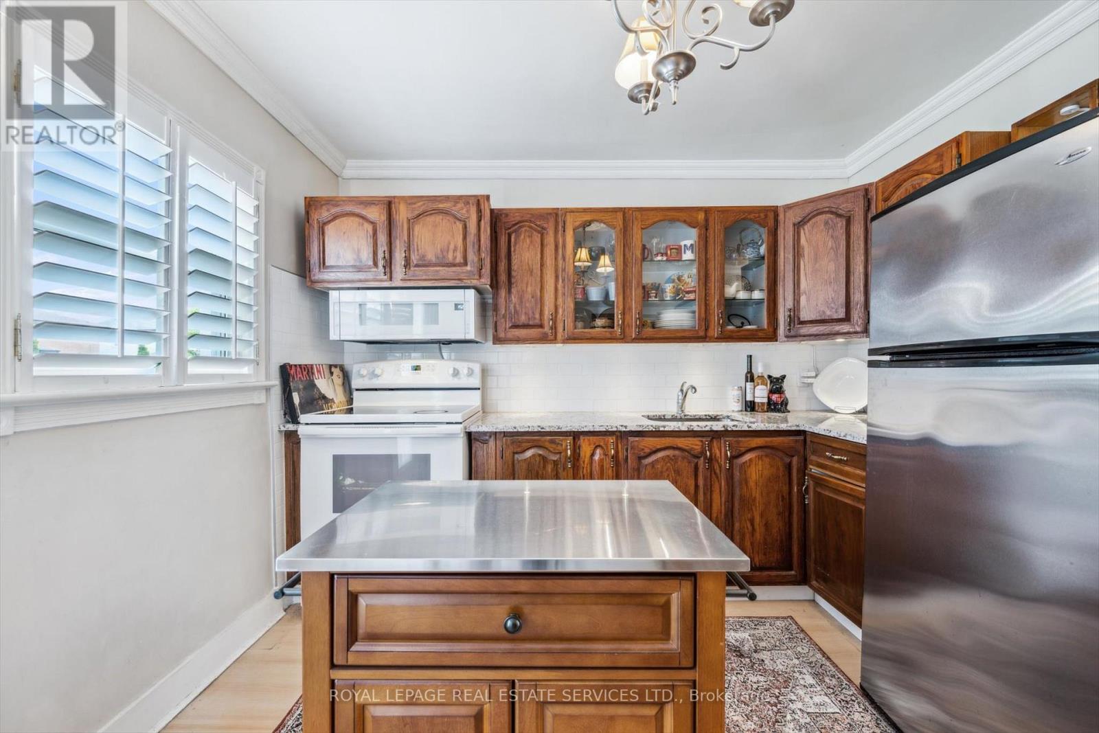 1059 Westmount Avenue, Mississauga, Ontario  L5E 1X5 - Photo 18 - W12293713