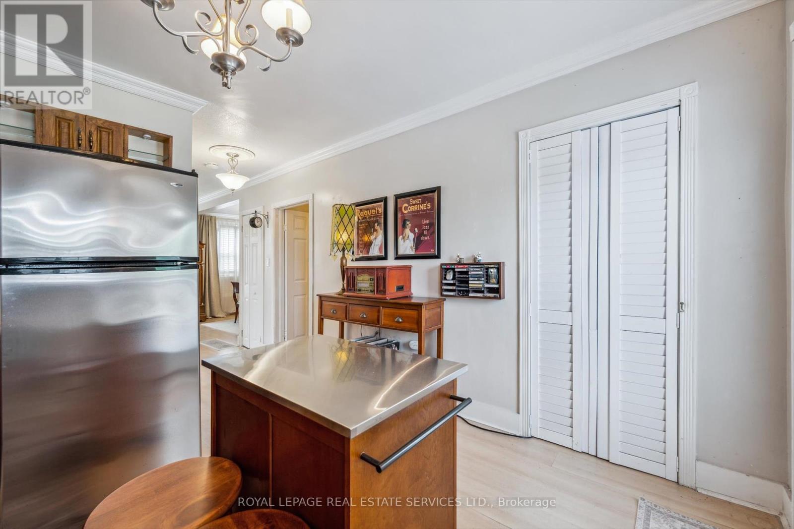 1059 Westmount Avenue, Mississauga, Ontario  L5E 1X5 - Photo 19 - W12293713