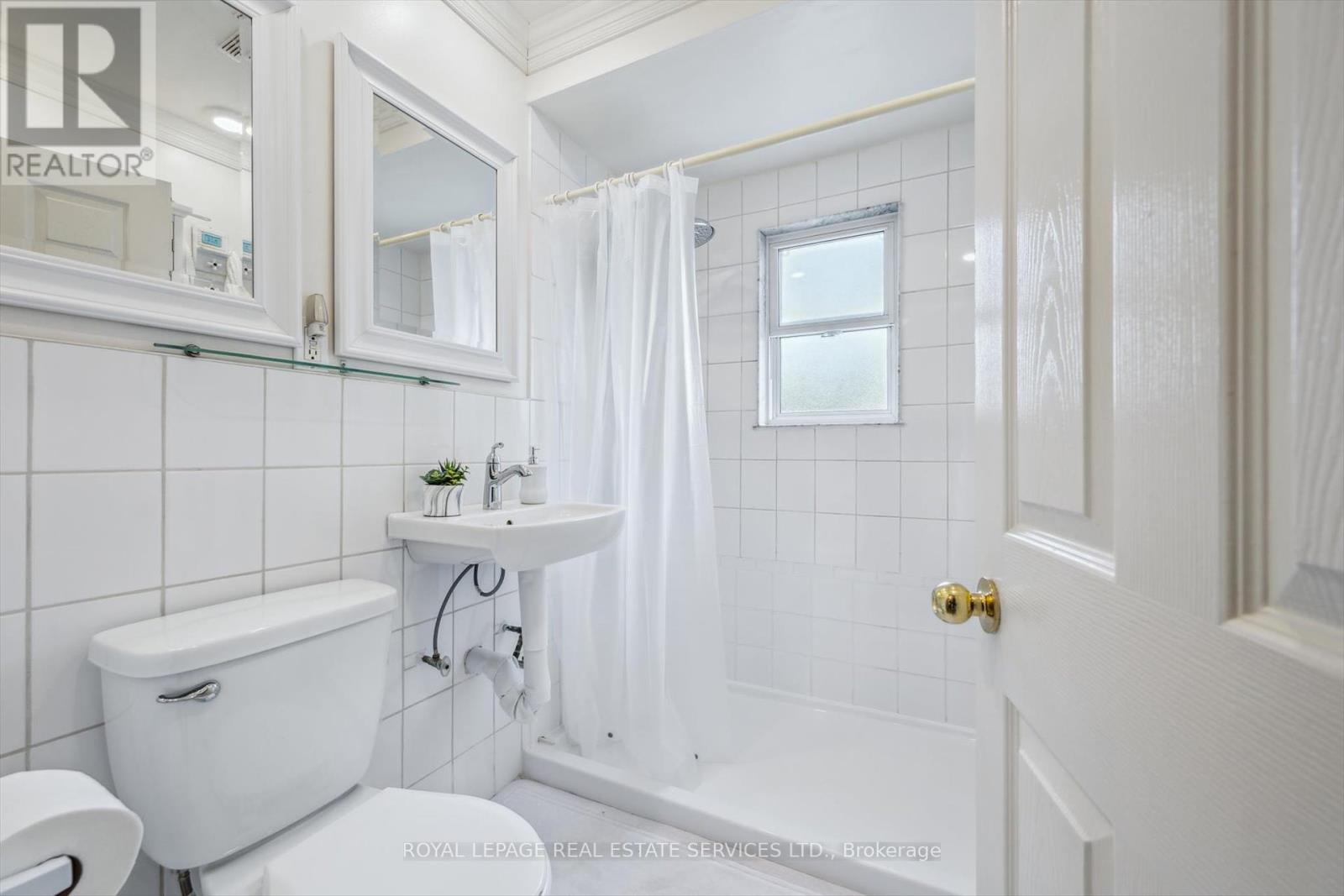 1059 Westmount Avenue, Mississauga, Ontario  L5E 1X5 - Photo 22 - W12293713