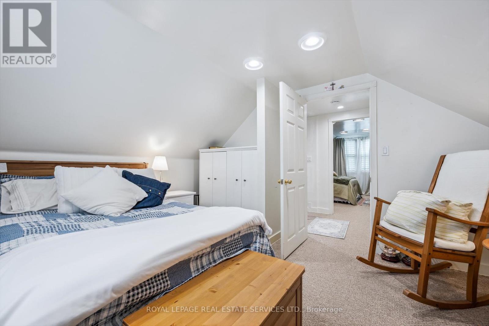 1059 Westmount Avenue, Mississauga, Ontario  L5E 1X5 - Photo 24 - W12293713