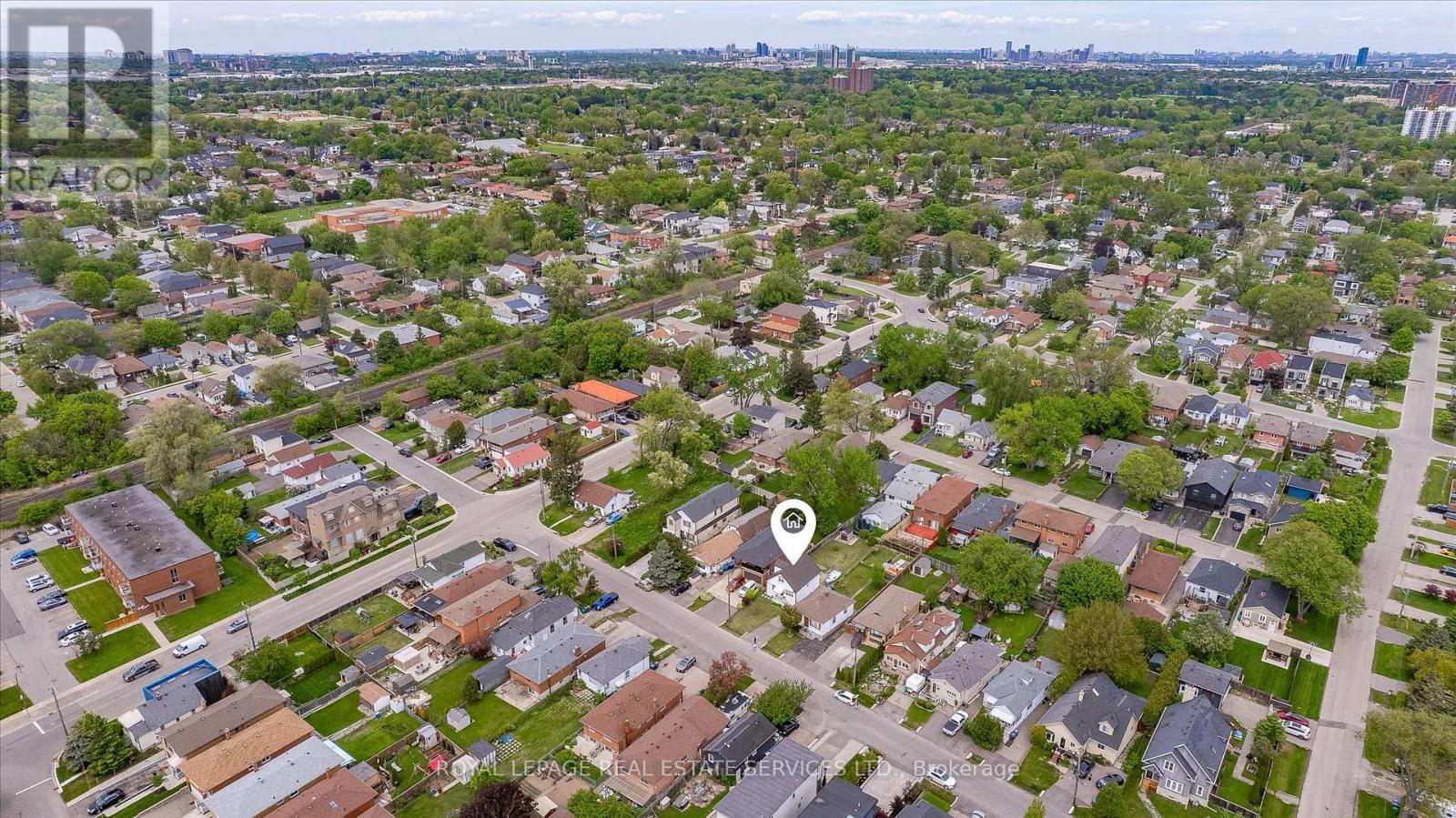 1059 Westmount Avenue, Mississauga, Ontario  L5E 1X5 - Photo 6 - W12293713