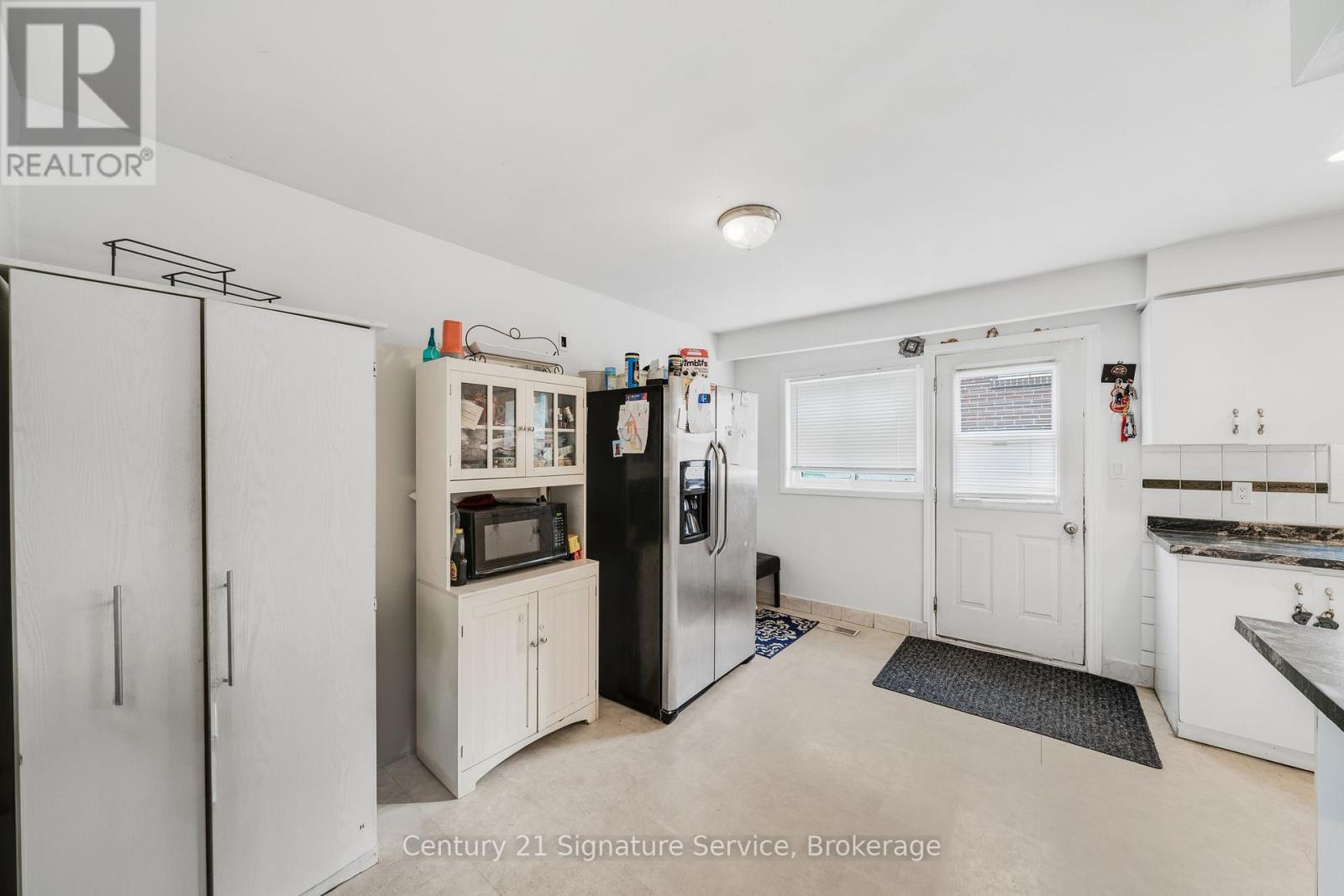 144 Voltarie Crescent, Mississauga, Ontario  L5A 2A4 - Photo 13 - W12293756