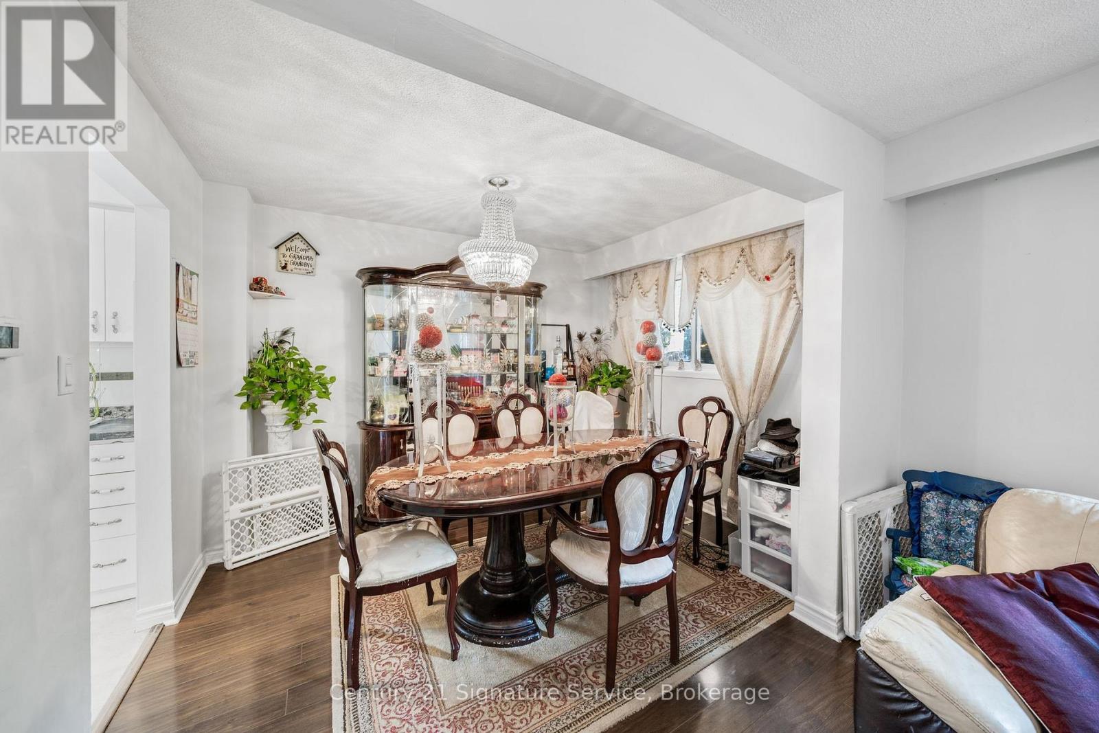 144 Voltarie Crescent, Mississauga, Ontario  L5A 2A4 - Photo 14 - W12293756