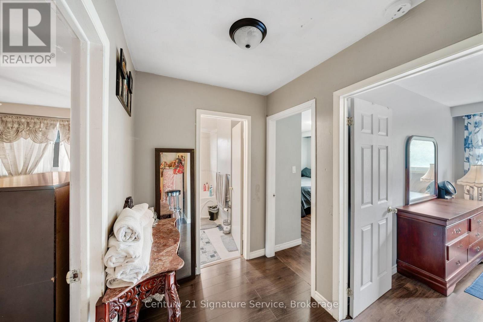 144 Voltarie Crescent, Mississauga, Ontario  L5A 2A4 - Photo 15 - W12293756