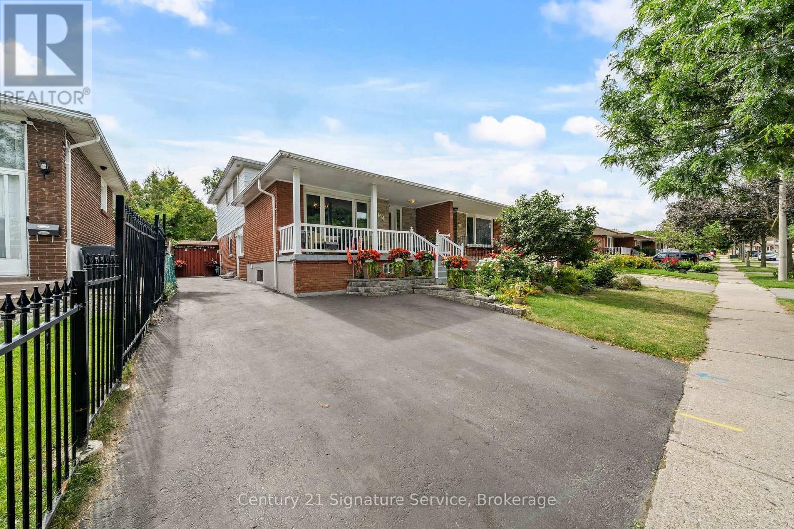 Property at 144 VOLTARIE CRESCENT image 2