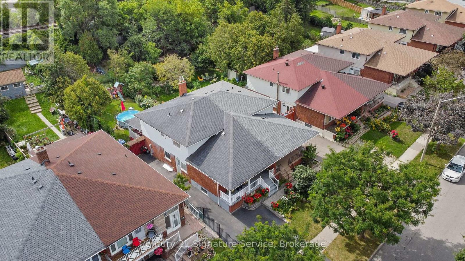 Property at 144 VOLTARIE CRESCENT image 3