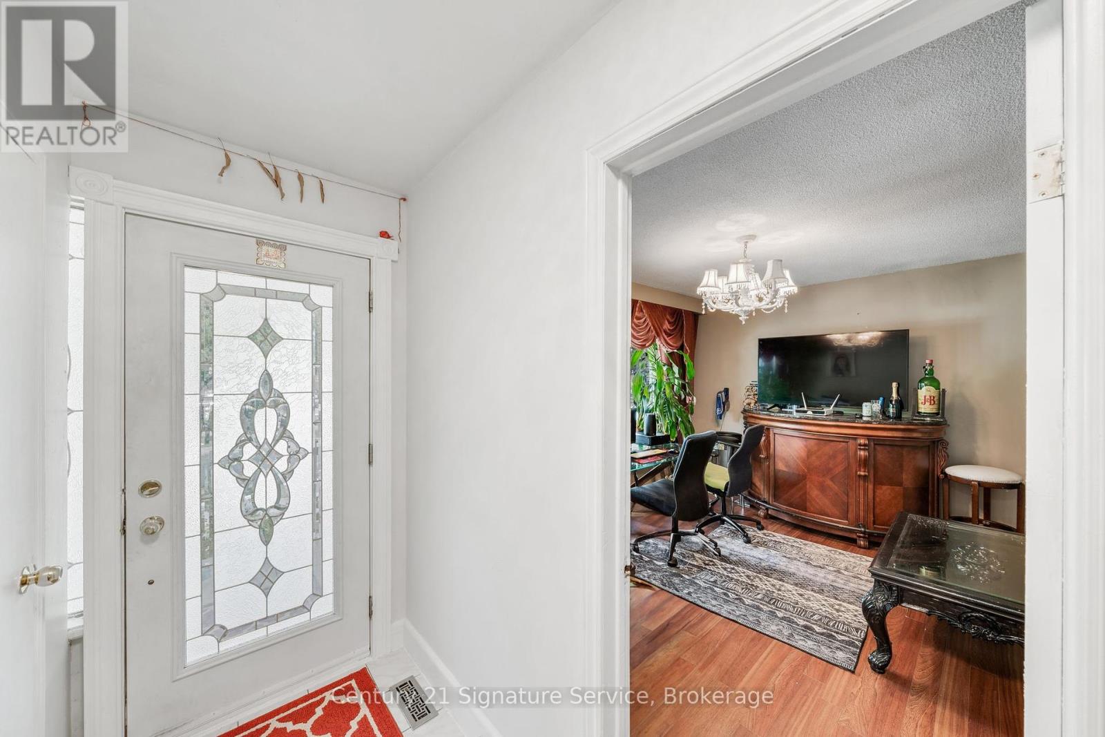 144 Voltarie Crescent, Mississauga, Ontario  L5A 2A4 - Photo 6 - W12293756