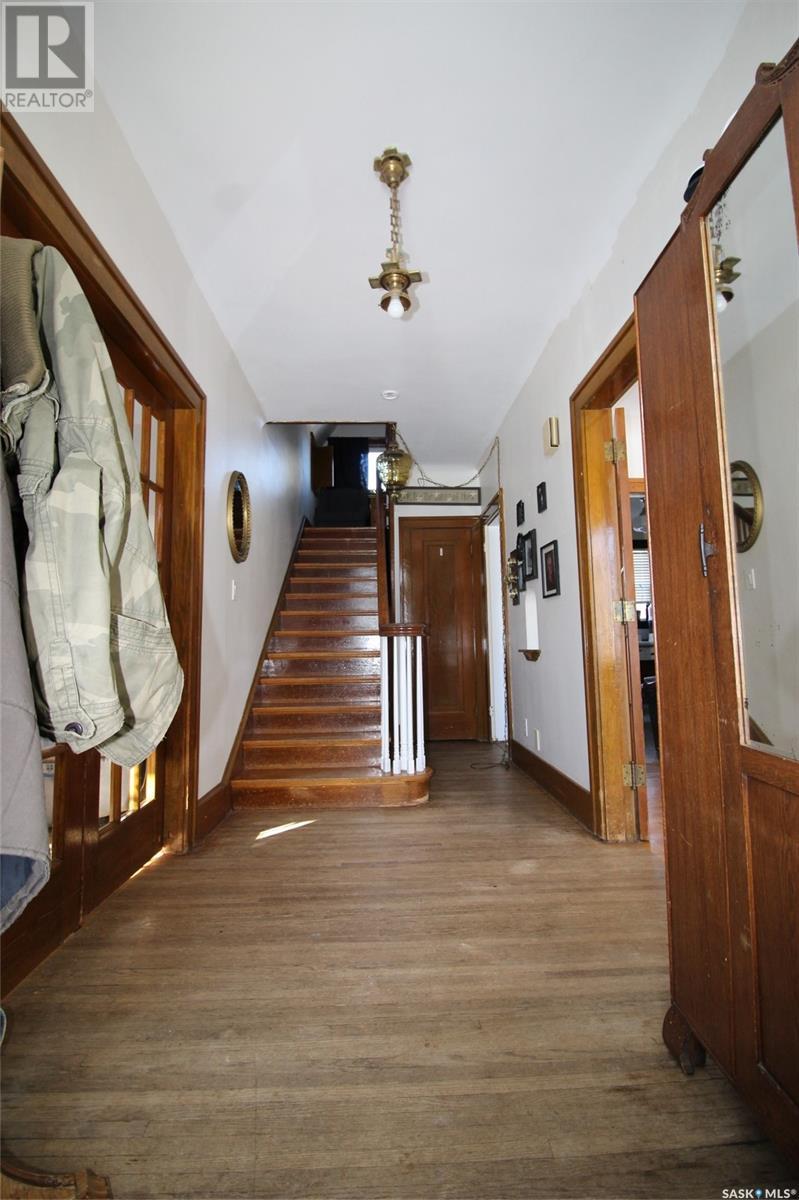 215 7th Avenue E, Shaunavon, Saskatchewan  S0N 2M0 - Photo 2 - SK013088