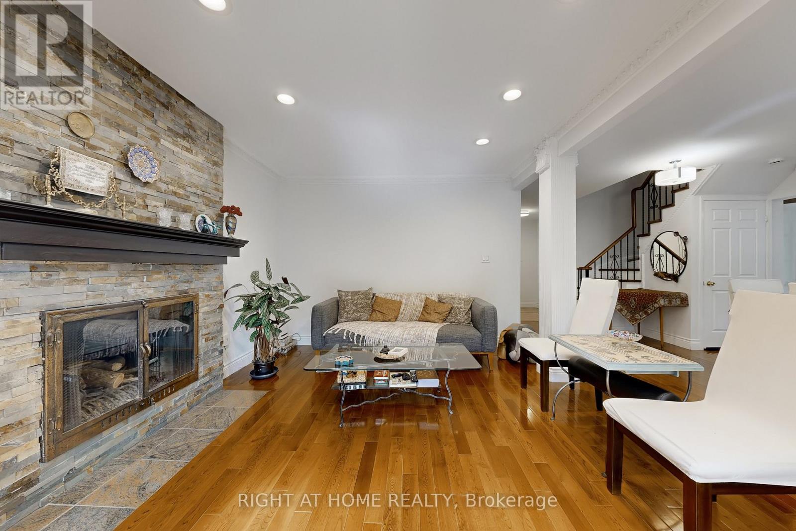 Property at 52 BRECKONWOOD CRESCENT image 3