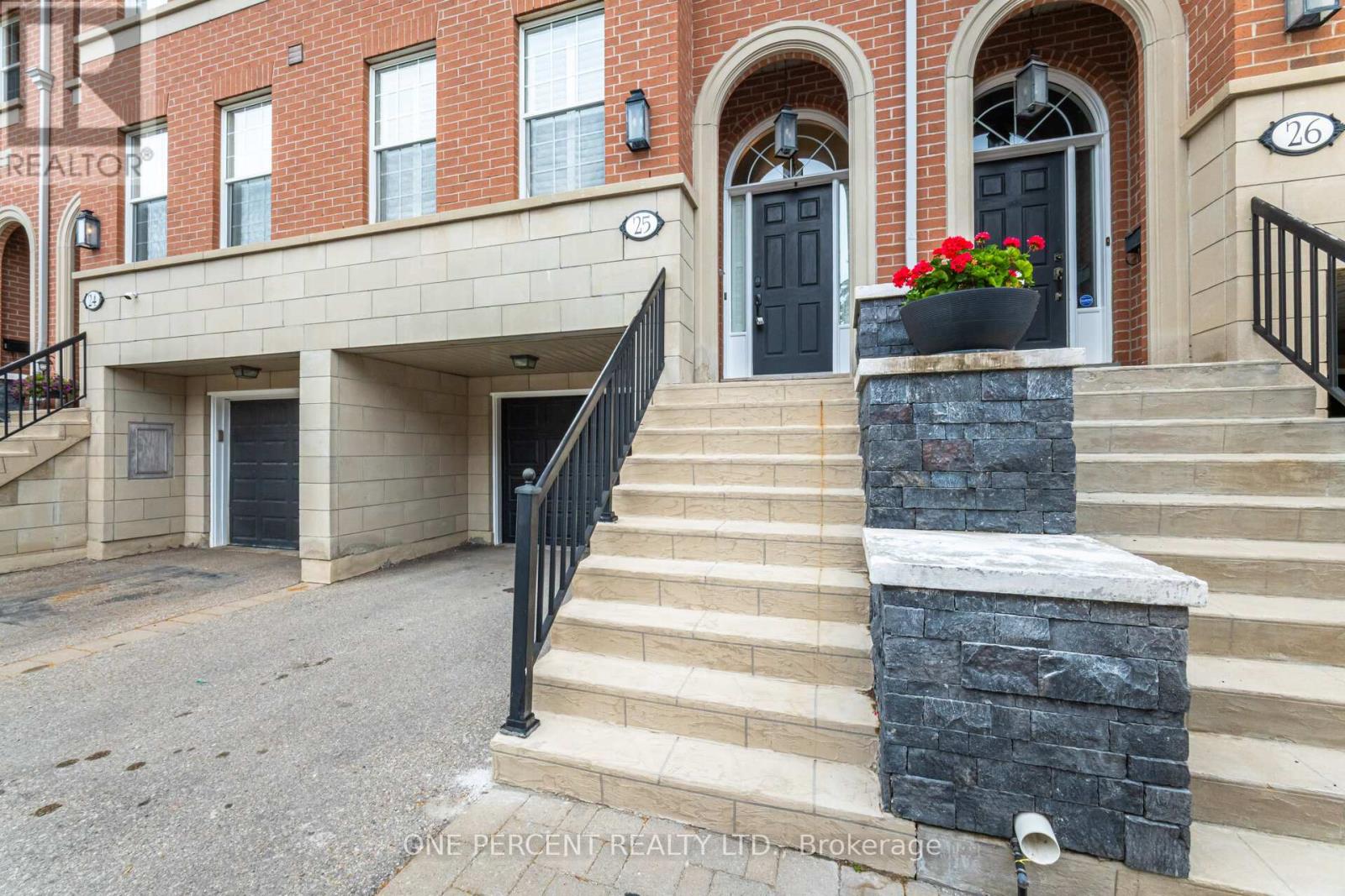 Property at 25 - 8038 YONGE STREET image 2