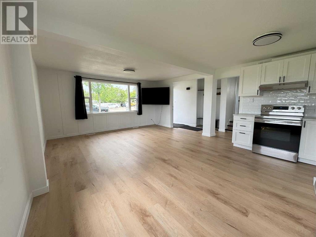 Property at 9513 108 Avenue image 3