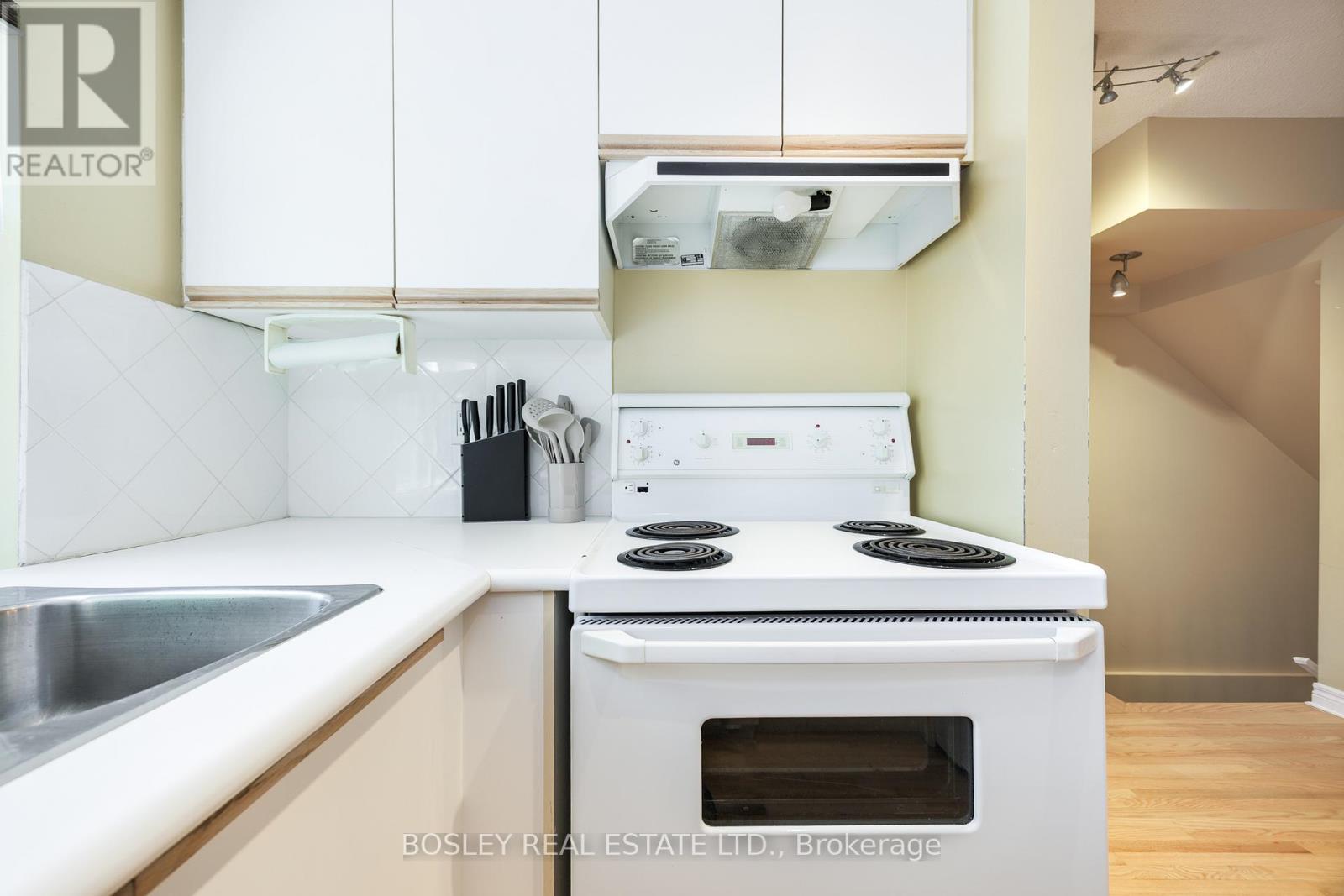 186 Milan Street, Toronto, Ontario  M5A 3Z6 - Photo 8 - C12293849