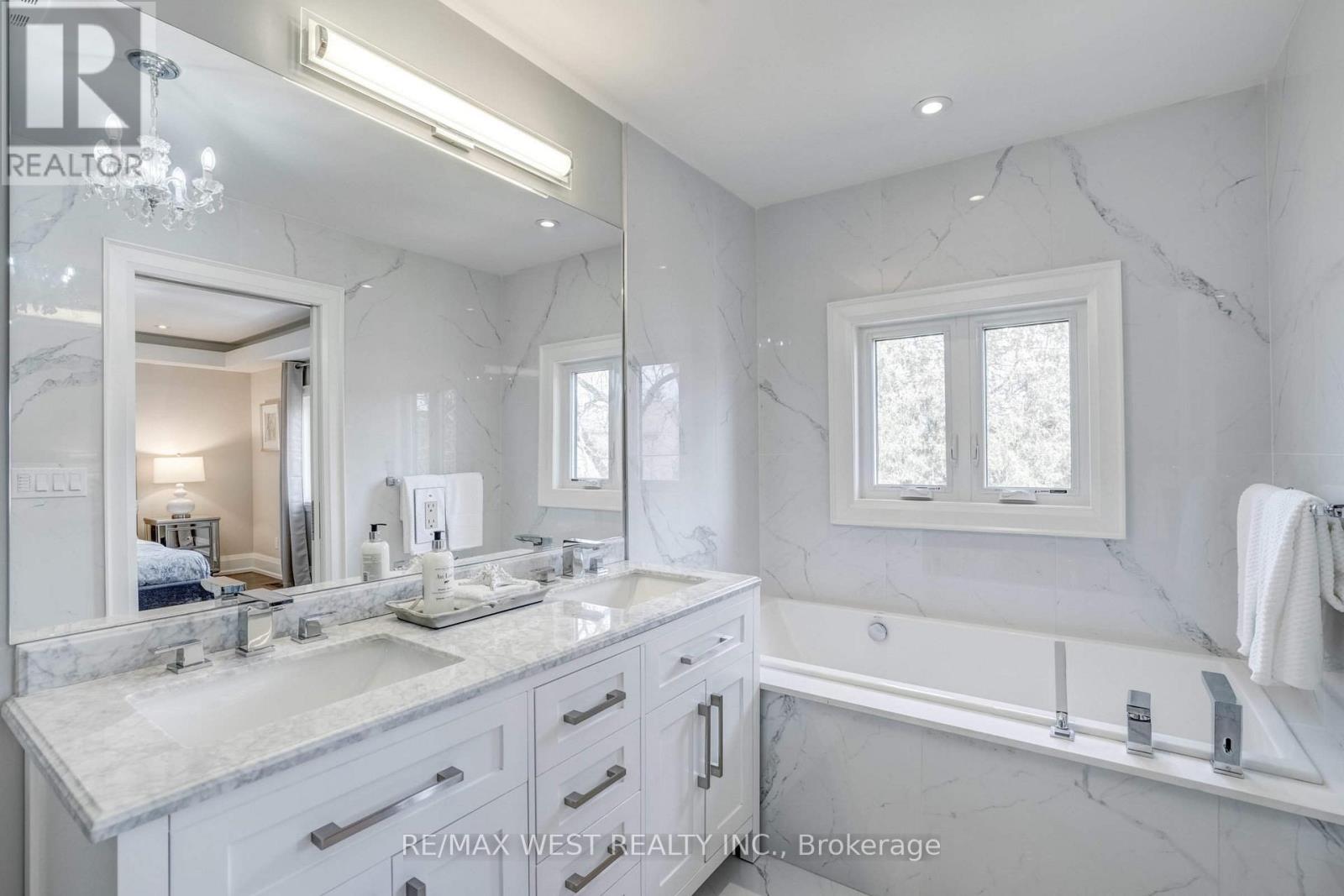 352b Lawrence Avenue W, Toronto, Ontario  M5M 1B7 - Photo 13 - C12293854