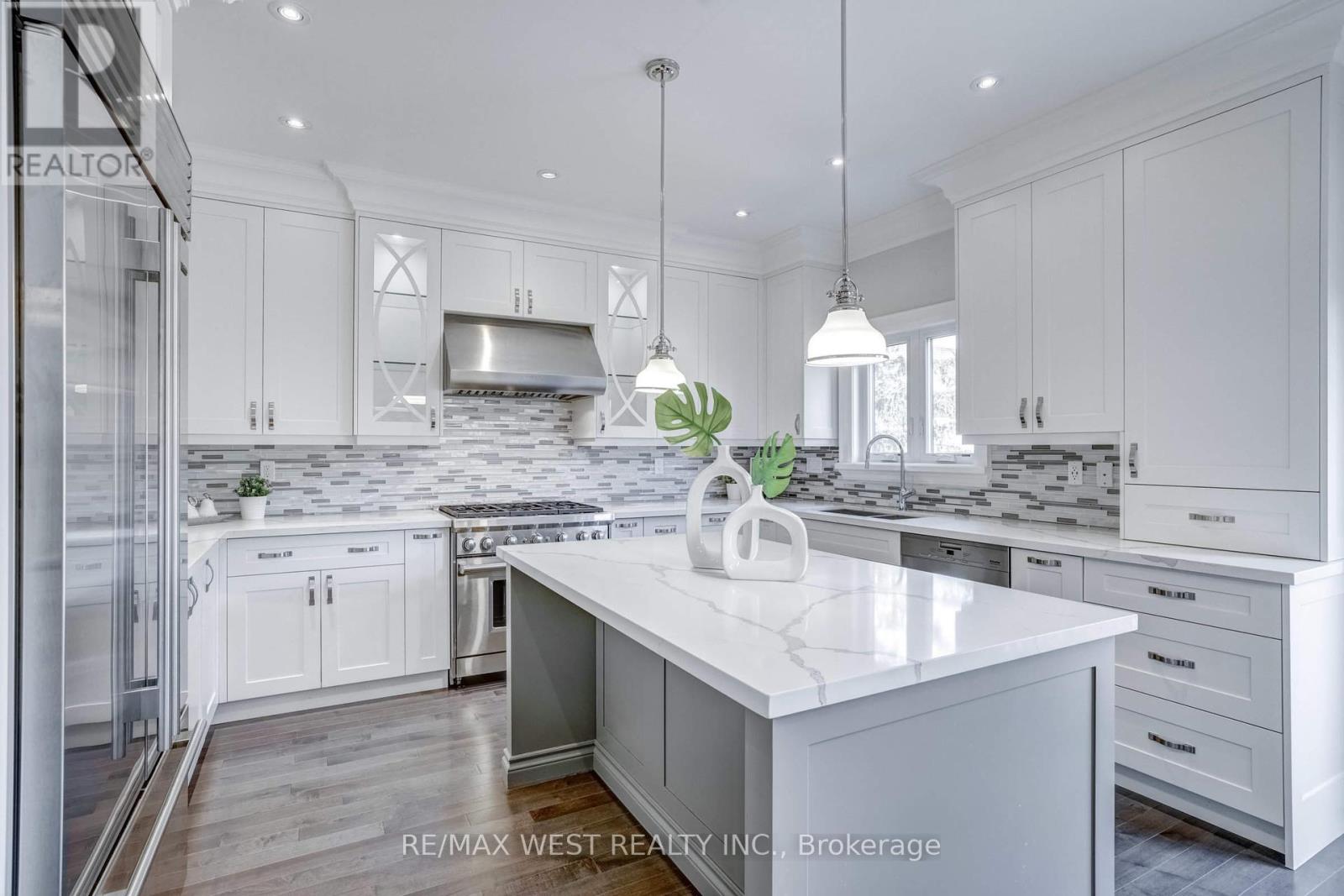 352b Lawrence Avenue W, Toronto (Bedford Park-Nortown), Ontario  M5M 1B7 - Photo 6 - C12293854