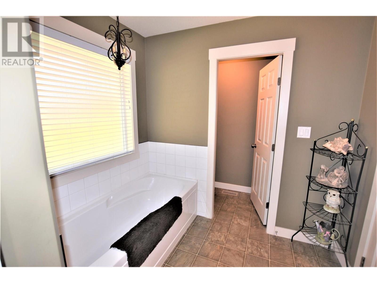 458 Ibis Avenue, Vernon, British Columbia  V1H 2A1 - Photo 34 - 10356434