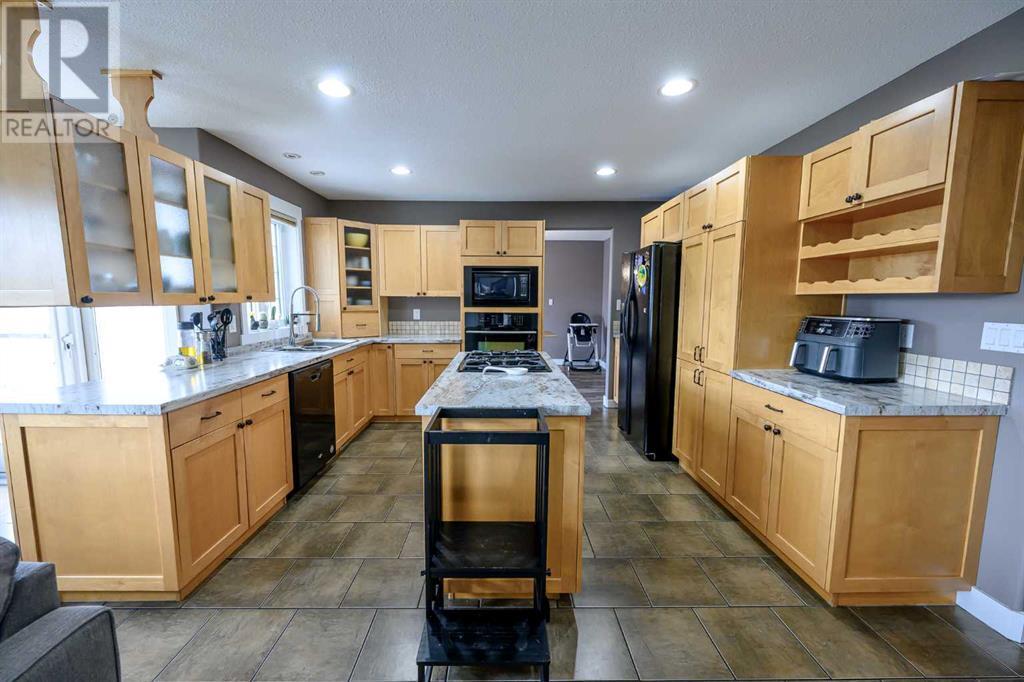 Property at 9306 Lakeshore Court image 2