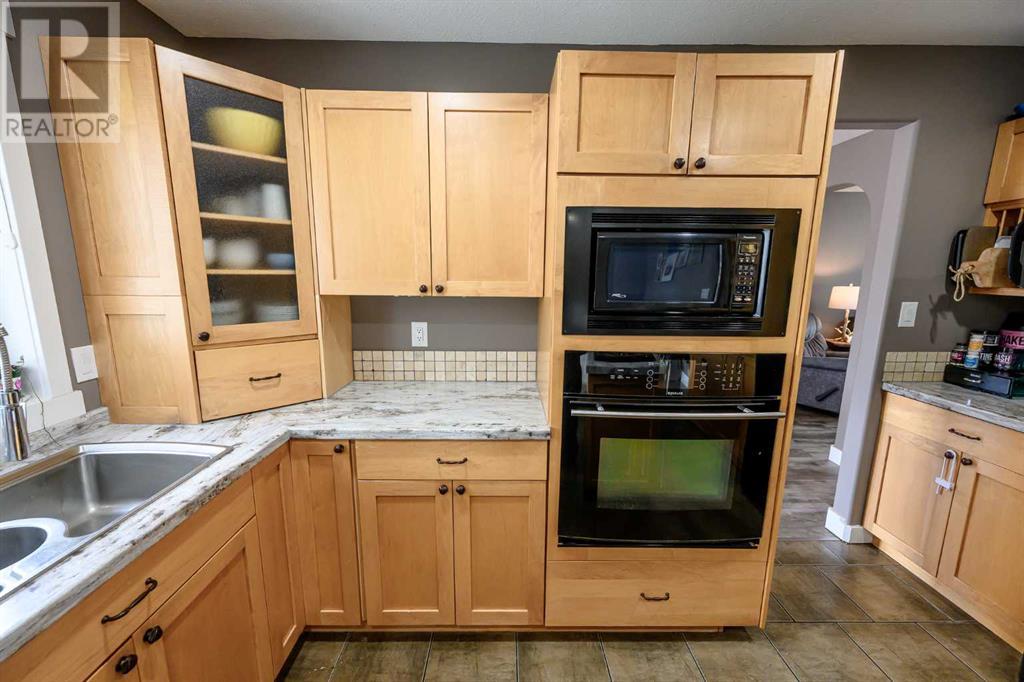 Property at 9306 Lakeshore Court image 4