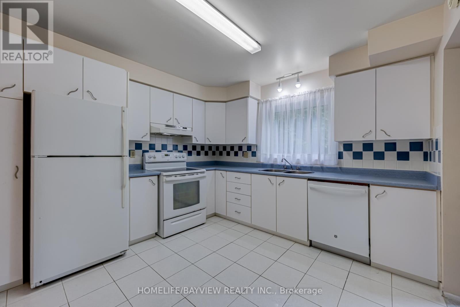 39 West Borough Street, Markham (Aileen-Willowbrook), Ontario  L3T 4V6 - Photo 9 - N12293908