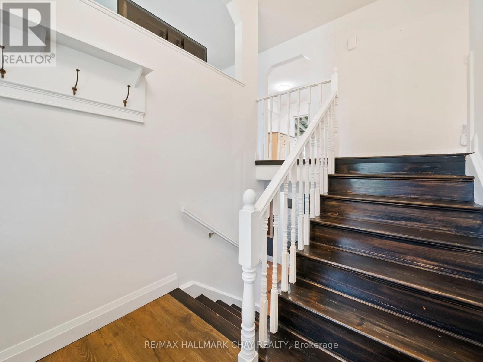 Property at 5 DEMONT DRIVE image 4