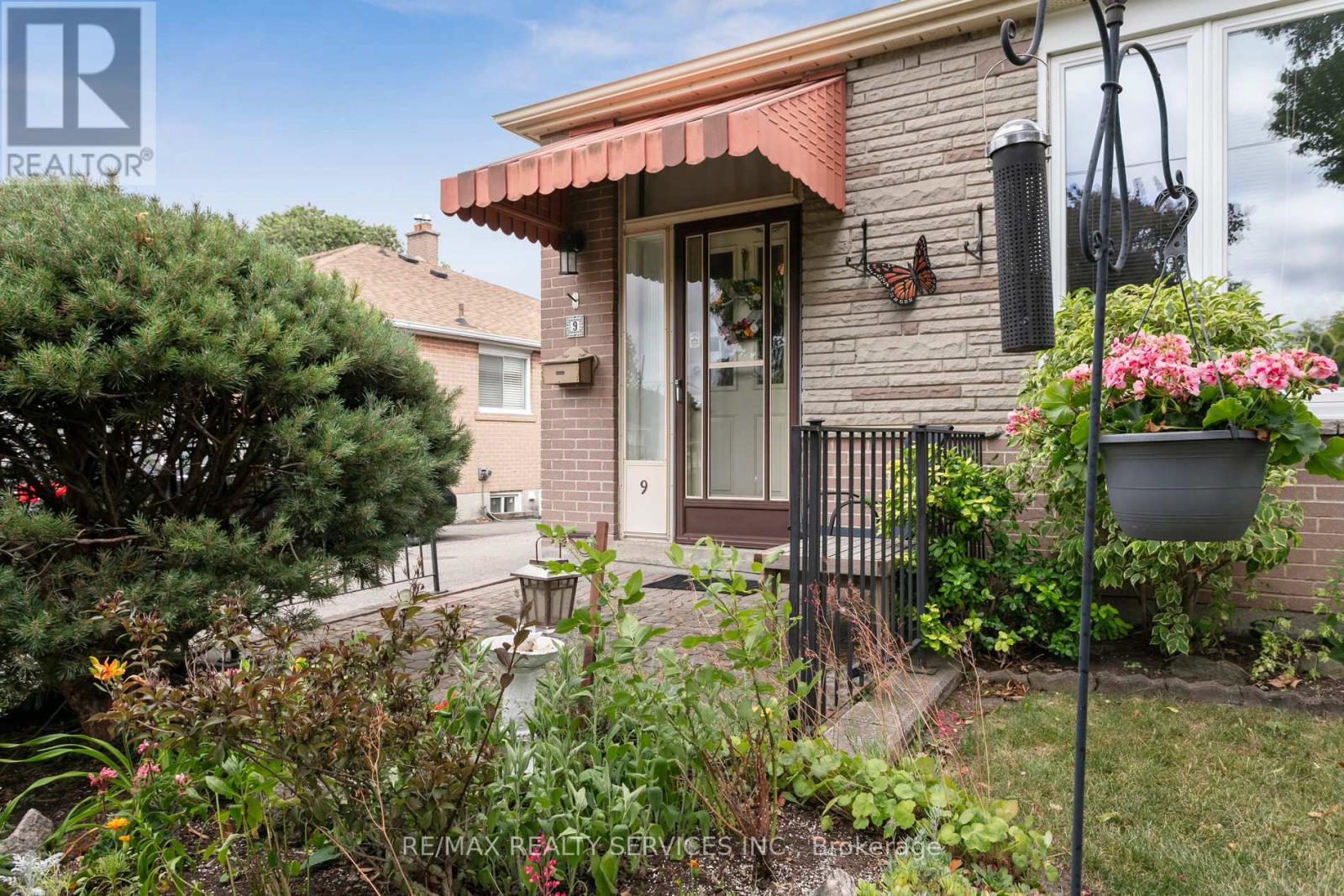 Property at 9 ALGONQUIN BOULEVARD image 2