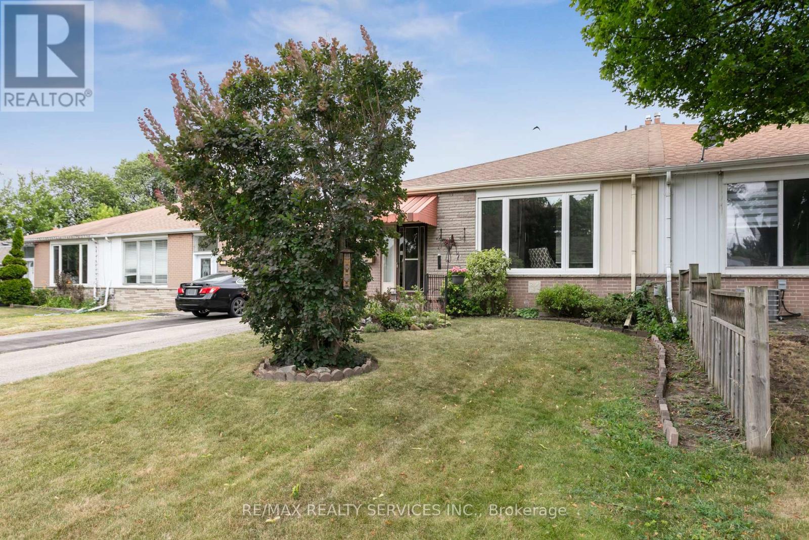 Property at 9 ALGONQUIN BOULEVARD image 4