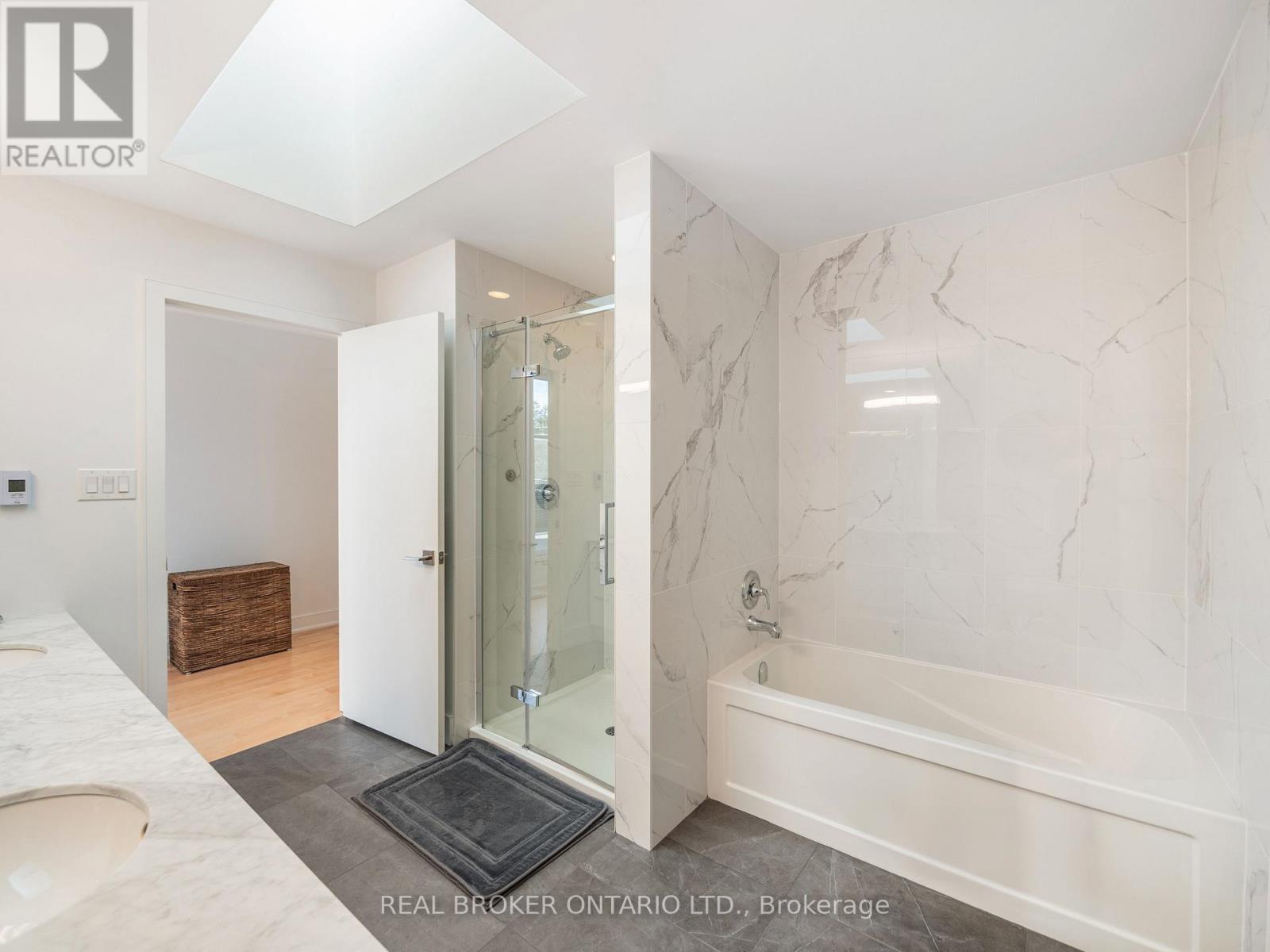 88 South Kingsway Way, Toronto, Ontario  M6S 3T3 - Photo 22 - W12293917