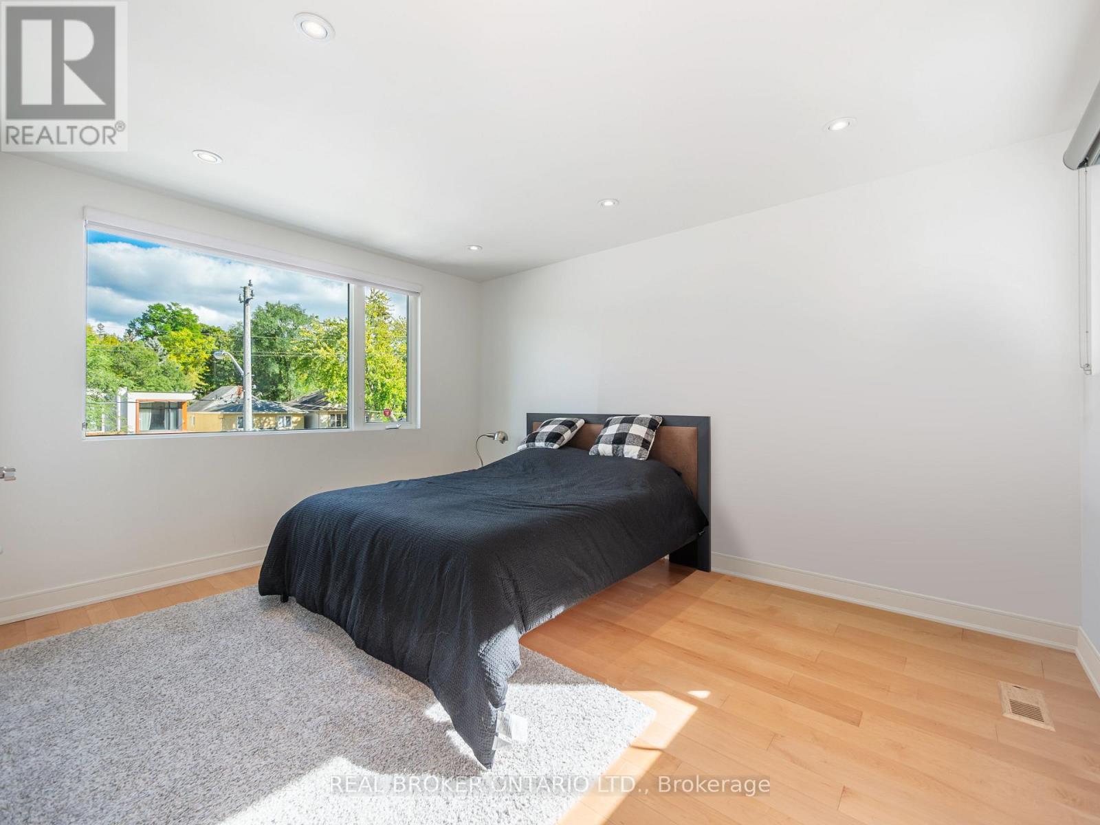 88 South Kingsway Way, Toronto, Ontario  M6S 3T3 - Photo 23 - W12293917