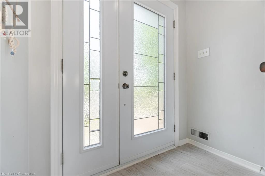 Property at 28 LAKEVIEW Court image 4