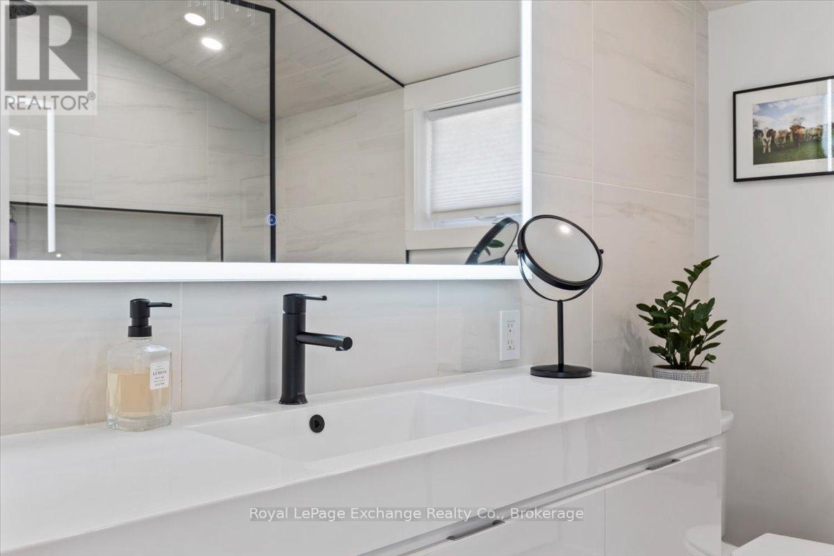 268 Saugeen Street, Saugeen Shores, Ontario N0H 2L0 - Photo 21 - X12267462