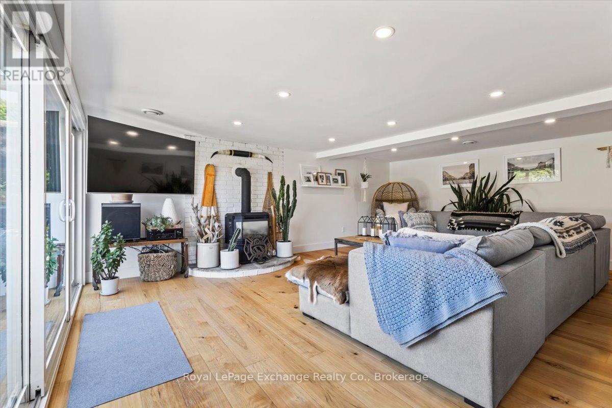 268 Saugeen Street, Saugeen Shores, Ontario N0H 2L0 - Photo 36 - X12267462