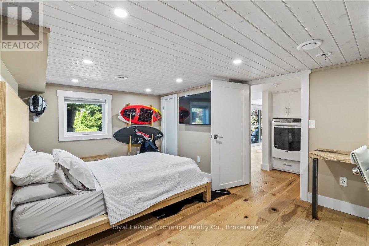 268 Saugeen Street, Saugeen Shores, Ontario N0H 2L0 - Photo 40 - X12267462