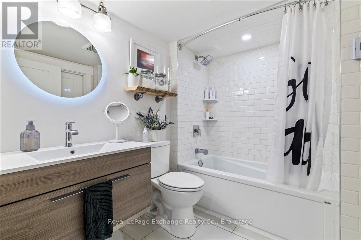 268 Saugeen Street, Saugeen Shores, Ontario N0H 2L0 - Photo 42 - X12267462