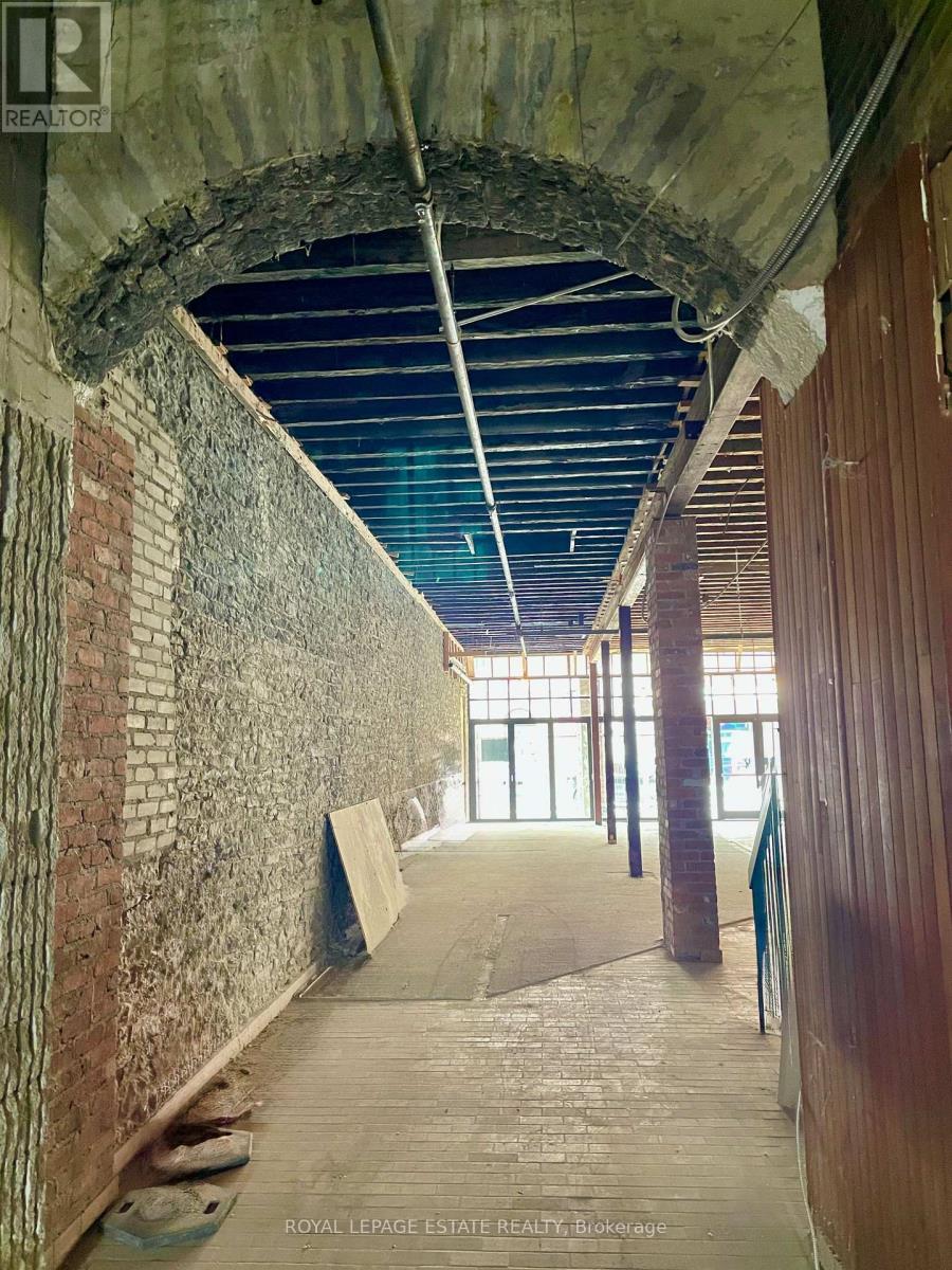 232 Front Street, Belleville (Belleville Ward), Ontario  K8N 5K4 - Photo 9 - X12293789