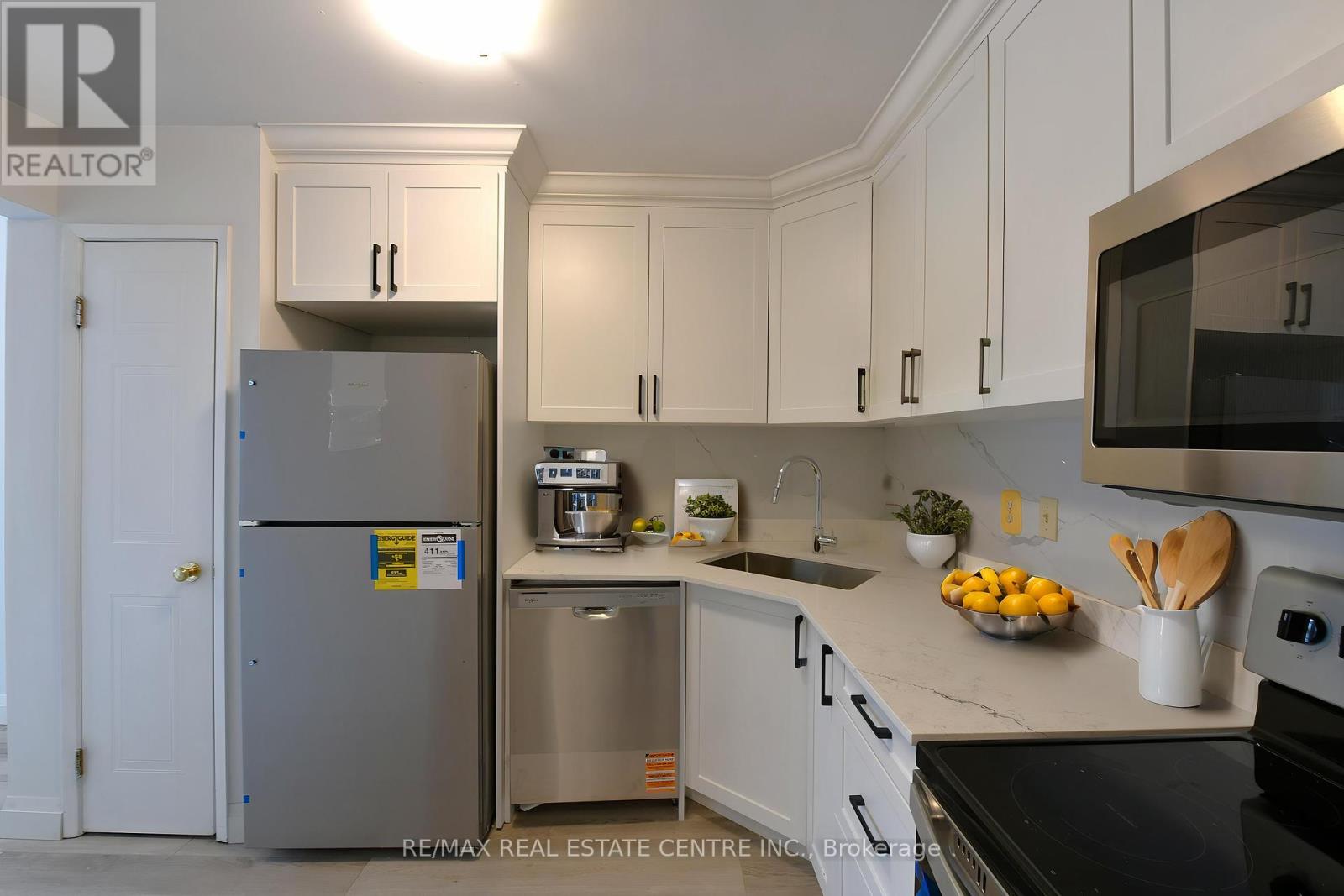 Property at 111 - 1247 HURON STREET image 4