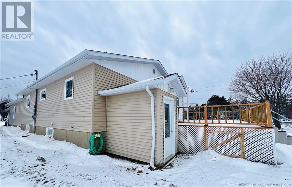 63 Rue Parisé, Caraquet, New Brunswick  E1W 1B6 - Photo 3 - NB111499