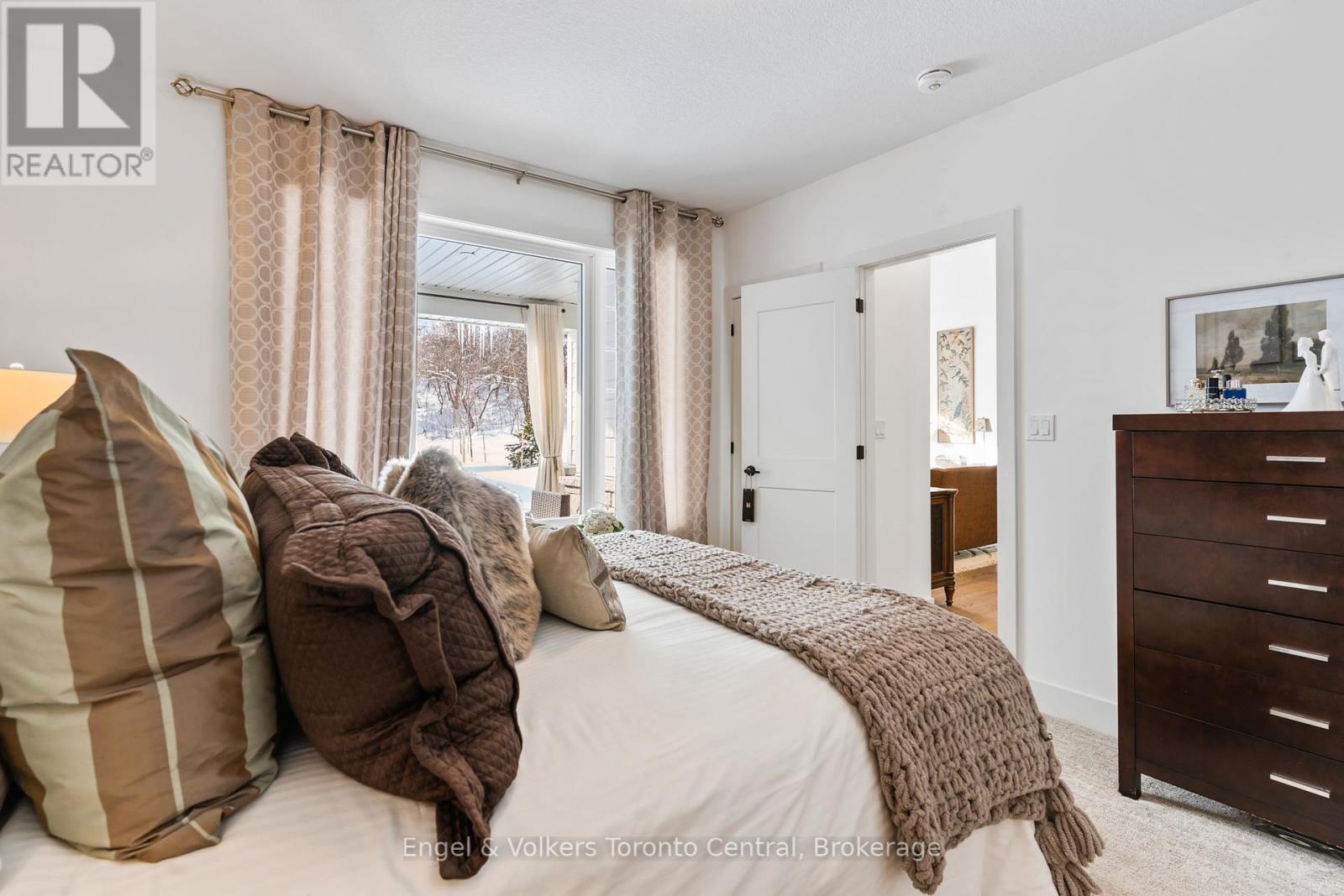 306 Sandpiper Lane, Georgian Bluffs, Ontario  N0H 1S0 - Photo 20 - X12294087