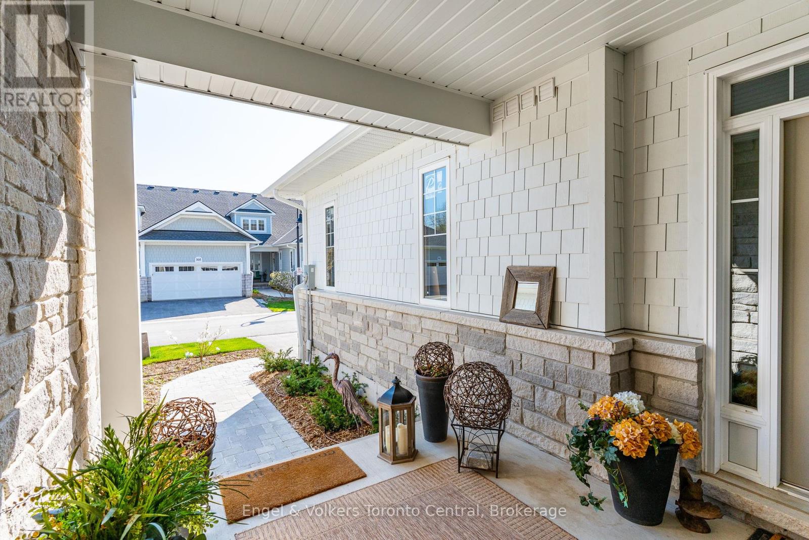 306 Sandpiper Lane, Georgian Bluffs, Ontario  N0H 1S0 - Photo 4 - X12294087