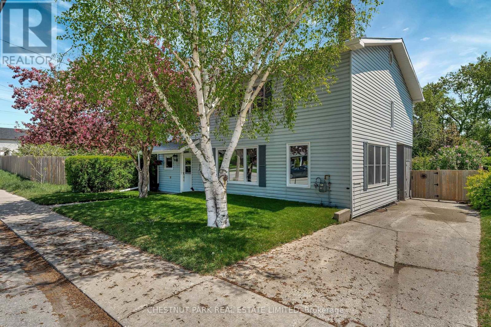 Property at 31 LAKE STREET image 4