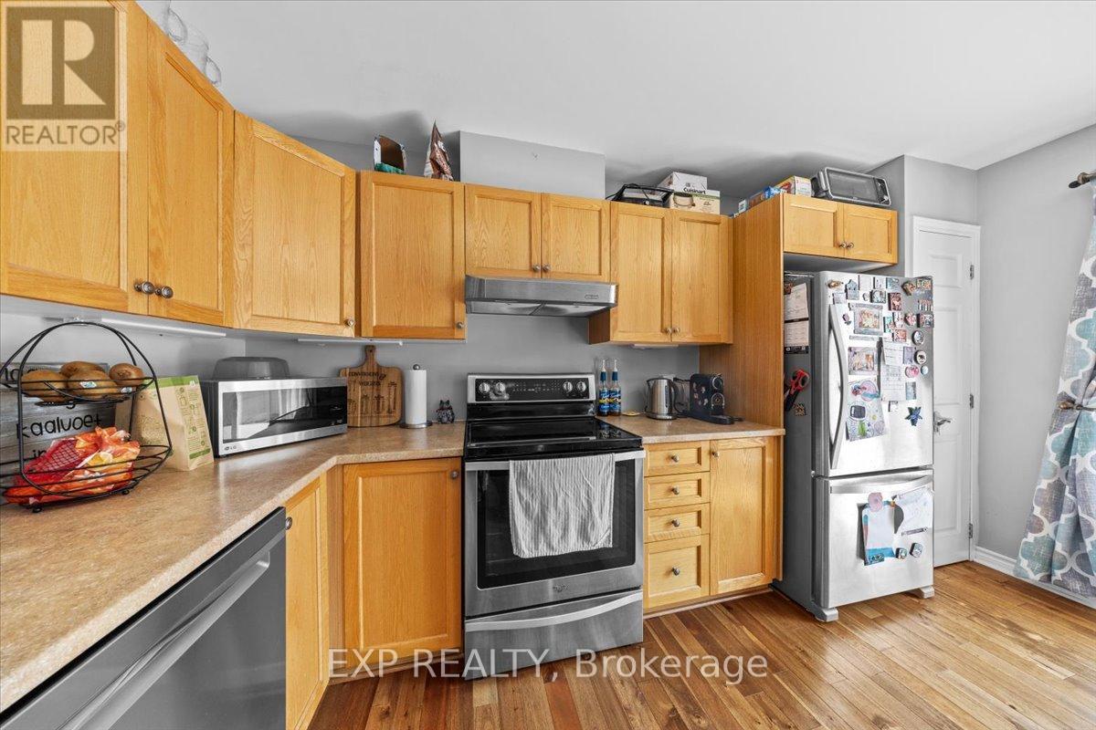 104 Harmattan Avenue, Ottawa, Ontario  K2S 0E3 - Photo 11 - X12294093
