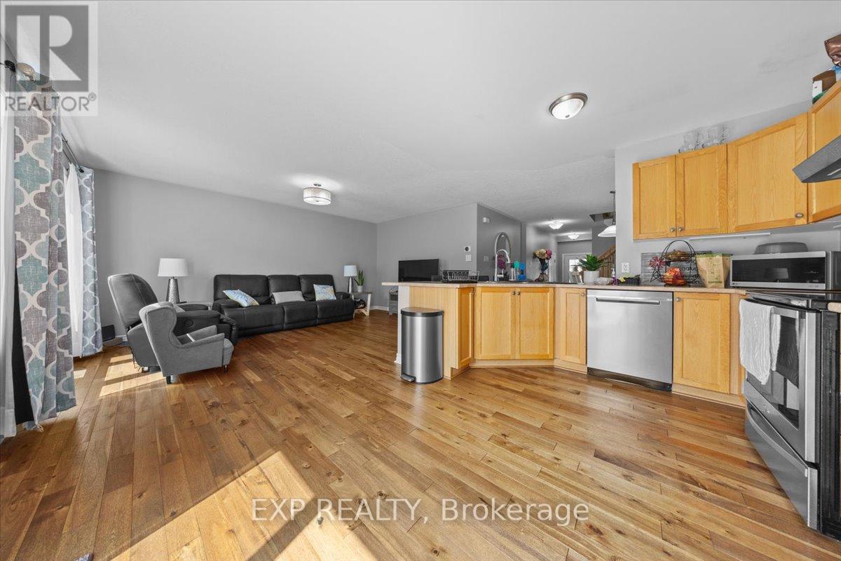 104 Harmattan Avenue, Ottawa, Ontario  K2S 0E3 - Photo 9 - X12294093