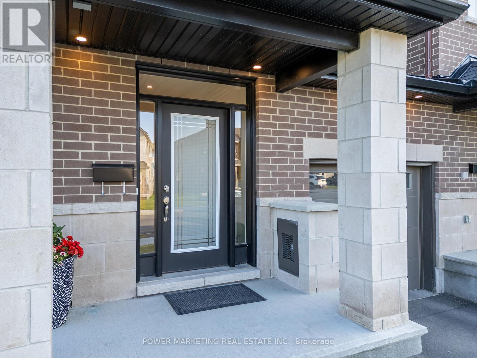 4012 Jockvale Road, Ottawa, Ontario  K2C 3H2 - Photo 4 - X12294100