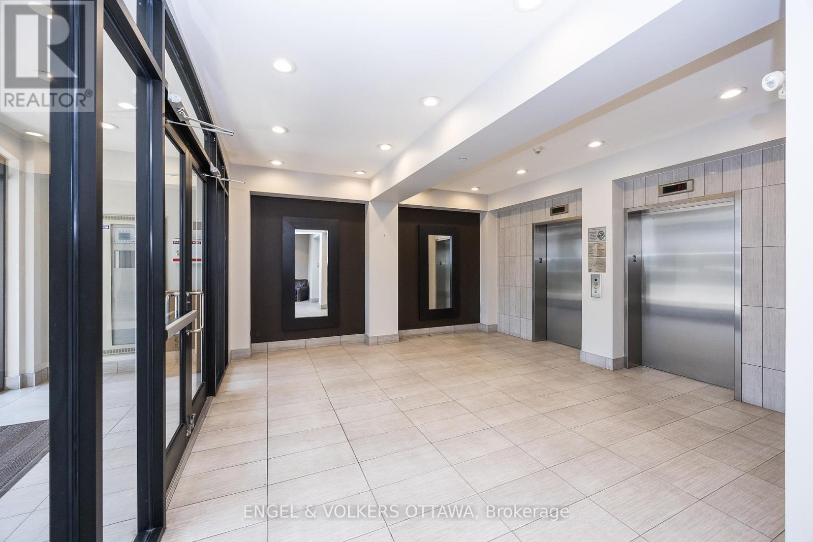 319 - 808 Bronson Avenue, Ottawa, Ontario  K1S 5A4 - Photo 4 - X12294123