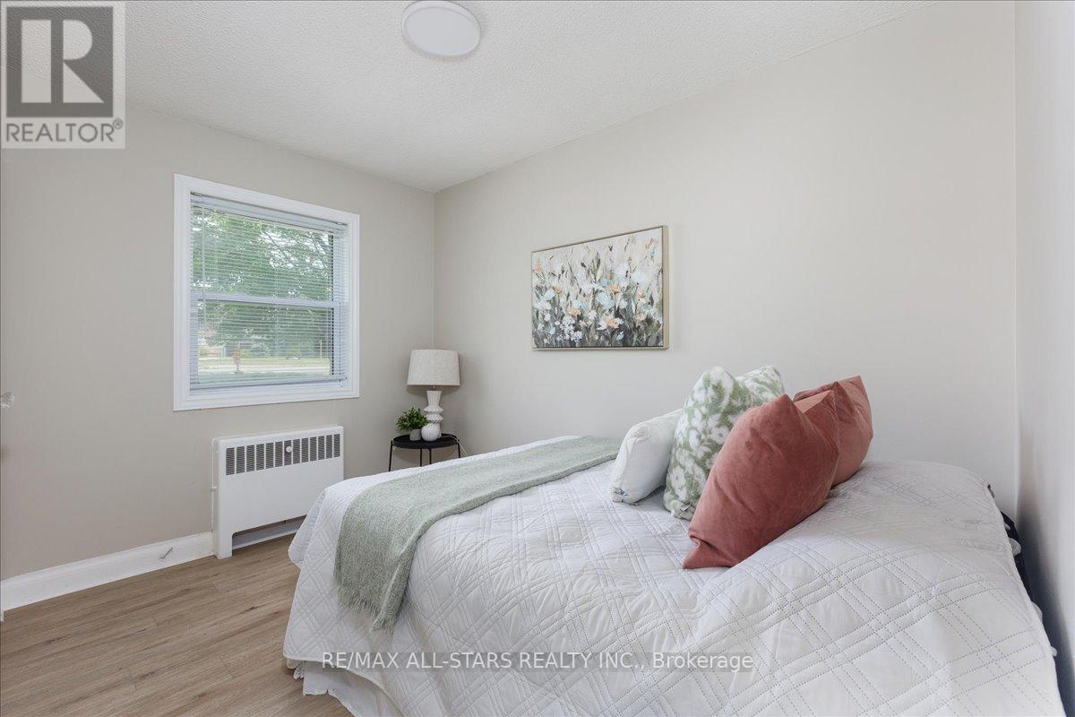 84 Metro Road N, Georgina, Ontario  L4P 1C4 - Photo 6 - N12293977